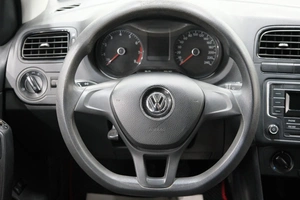 Седан Volkswagen Polo 2017 года, 949000 рублей, Омск