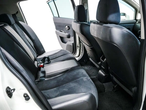 Хетчбэк Nissan Tiida 2011 года, 840000 рублей, Красноярск