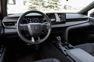 Седан Toyota Camry 2024 года, 4499000 рублей, Ульяновск