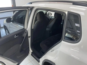 Внедорожник Volkswagen Tiguan 2011 года, 1030000 рублей, Смоленск