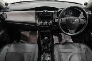 Седан Toyota Corolla Axio 2013 года, 1199000 рублей, Новокузнецк