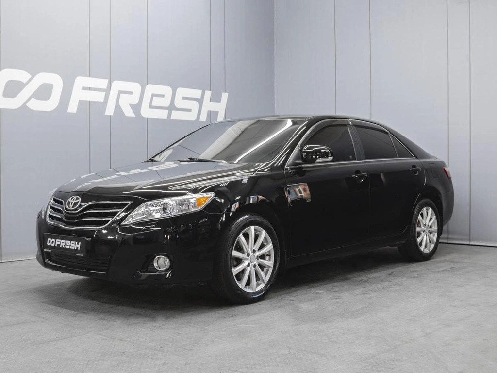 Седан Toyota Camry 2011 года, 1299000 рублей, Омск