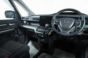 Минивэн Honda Stepwgn Spada 2017 года, 1999000 рублей, Новосибирск