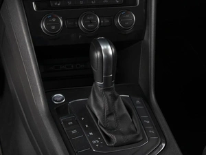 Внедорожник Volkswagen Tiguan 2018 года, 2385000 рублей, Омск