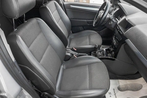 Седан Opel Astra 2011 года, 749000 рублей, Барнаул