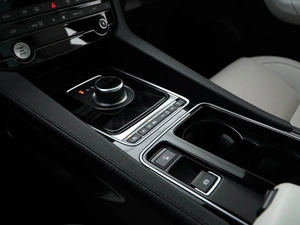 Внедорожник Jaguar F-Pace 2016 года, 3359077 рублей, Москва