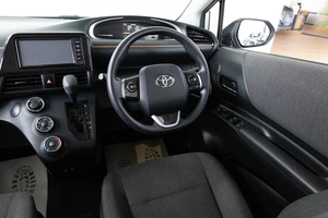 Минивэн Toyota Sienta 2018 года, 1589000 рублей, Красноярск