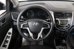 Седан Hyundai Solaris 2013 года, 999000 рублей, Омск