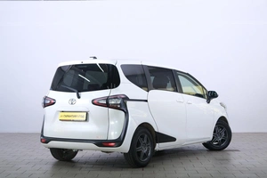Минивэн Toyota Sienta 2018 года, 1589000 рублей, Омск