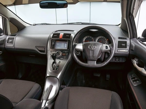 Хетчбэк Toyota Auris 2011 года, 860000 рублей, Краснодар