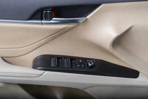 Седан Toyota Camry 2021 года, 3899000 рублей, Томск