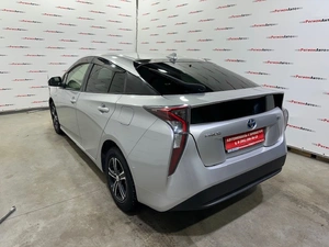 Лифтбек Toyota Prius 2016 года, 1465000 рублей, Красноярск