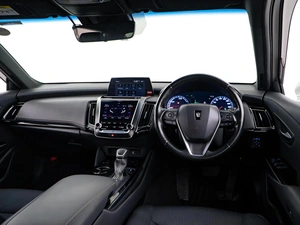 Седан Toyota Crown 2018 года, 3098077 рублей, Москва