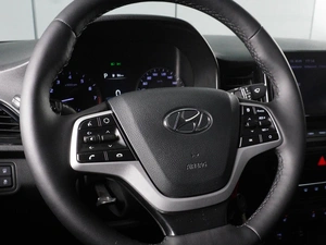 Седан Hyundai Solaris 2021 года, 1475000 рублей, Красный Пахарь