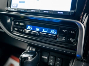 Хетчбэк Toyota Auris 2015 года, 1350000 рублей, Красноярск