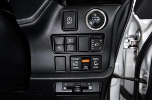 Минивэн Toyota Voxy 2018 года, 2229000 рублей, Челябинск