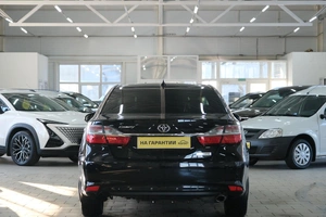 Седан Toyota Camry 2017 года, 2549000 рублей, Омск