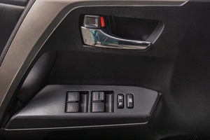 Внедорожник Toyota RAV4 2015 года, 2299000 рублей, Томск