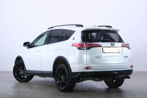 Внедорожник Toyota RAV4 2018 года, 2949000 рублей, Омск