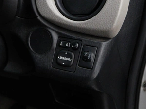 Хетчбэк Toyota Vitz 2012 года, 777077 рублей, Москва