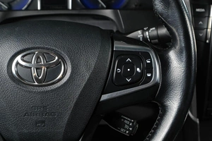 Седан Toyota Camry 2017 года, 2099000 рублей, Тюмень