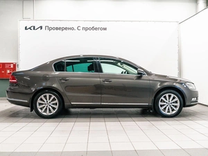 Седан Volkswagen Passat 2012 года, 1300000 рублей, Красноярск