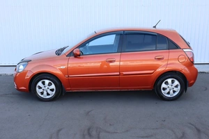 Хэтчбек Kia Rio 2011 года, 650000 рублей, Брянск