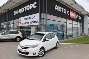 Хэтчбек Toyota Yaris 2012 года, 1200000 рублей, Мирное