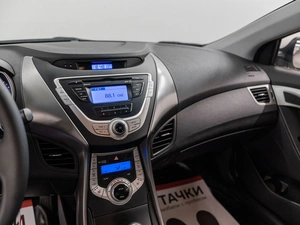Седан Hyundai Avante 2011 года, 1050000 рублей, Красноярск