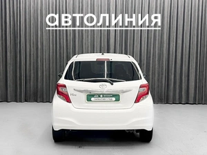 Хетчбэк Toyota Vitz 2016 года, 809000 рублей, Красноярск