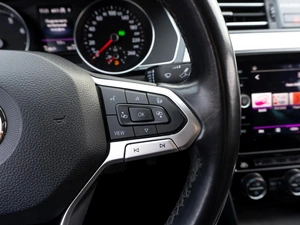 Седан Volkswagen Passat 2020 года, 2199000 рублей, Саратов