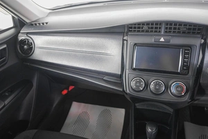 Седан Toyota Corolla Axio 2017 года, 1259000 рублей, Кемерово