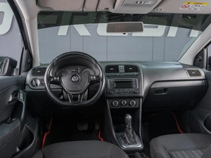 Седан Volkswagen Polo 2015 года, 999000 рублей, Сургут