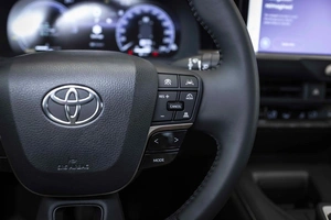 Седан Toyota Crown 2023 года, 6999999 рублей, Москва