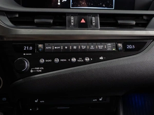 Седан Lexus ES 2018 года, 3454000 рублей, Тюмень