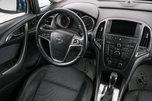 Седан Opel Astra 2014 года, 999000 рублей, Красноярск