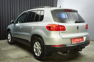 Внедорожник Volkswagen Tiguan 2013 года, 1350000 рублей, Красноярск