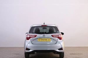 Хетчбэк Toyota Vitz 2019 года, 1249000 рублей, Омск