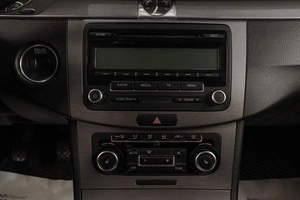 Седан Volkswagen Passat 2011 года, 949000 рублей, Челябинск