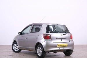 Хетчбэк Toyota Vitz 2002 года, 369000 рублей, Омск