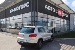 Внедорожник Volkswagen Tiguan 2012 года, 1580000 рублей, Мирное