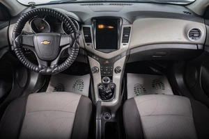 Седан Chevrolet Cruze 2011 года, 789000 рублей, Томск