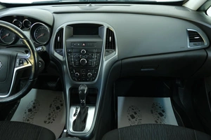 Хетчбэк Opel Astra GTC 2012 года, 799000 рублей, Омск