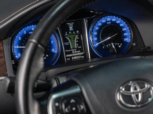 Седан Toyota Camry 2016 года, 1979000 рублей, Сургут