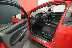 Хэтчбек Ford Focus 2011 года, 810000 рублей, Курск