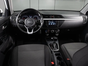 Хетчбэк Kia Rio X-Line 2018 года, 1549000 рублей, Тюмень