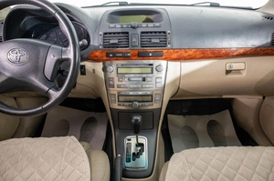 Седан Toyota Avensis 2005 года, 749000 рублей, Барнаул