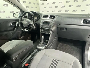 Седан Volkswagen Polo 2016 года, 1130000 рублей, Красноярск