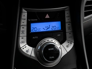 Седан Hyundai Elantra 2011 года, 849000 рублей, Тюмень