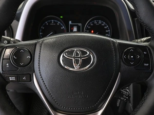 Внедорожник Toyota RAV4 2017 года, 2349000 рублей, Волгоград